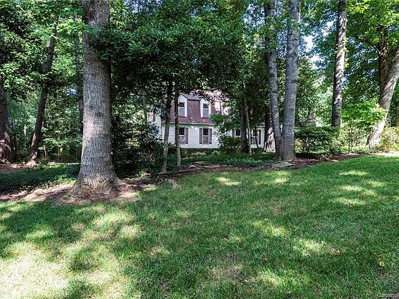 3rd image of 1480 Robinhood Dr