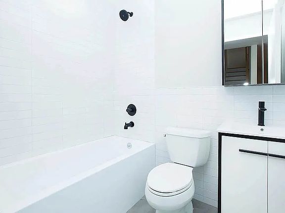3rd image of 2779 University Ave APT 1F