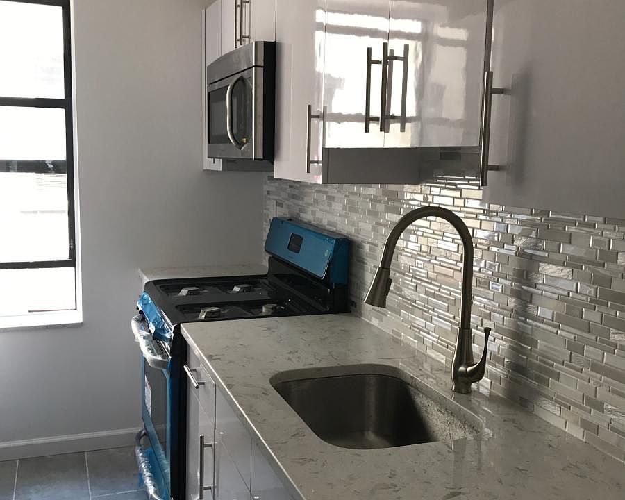 2nd image of 982 Sheridan Ave #1