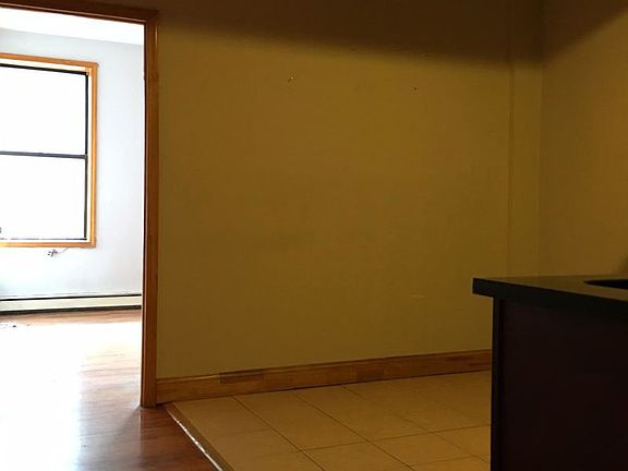 3rd image of 116 Stanton St APT 4