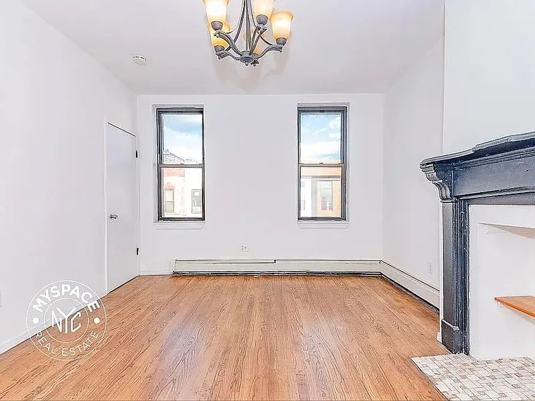 249 Melrose St #2R — Photo 2