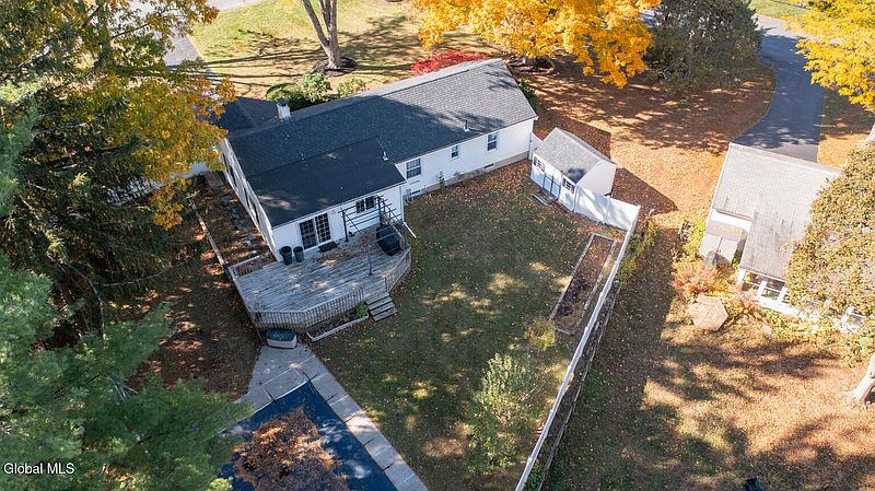 5th image of 930 Riverview Road