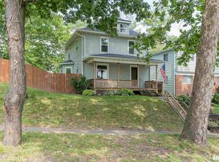136 7th St, Silvis, IL 61282