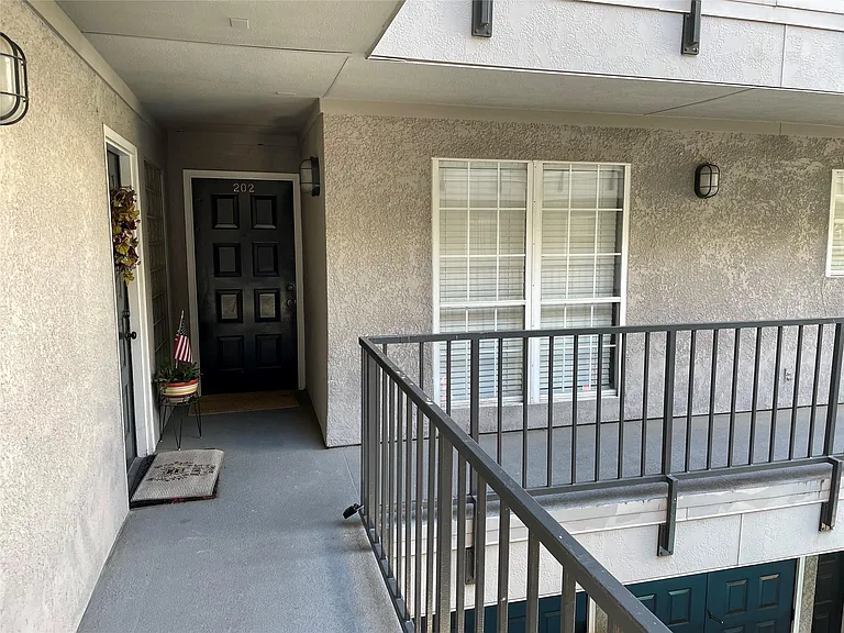 4303 Buena Vista St #202 — Photo 4