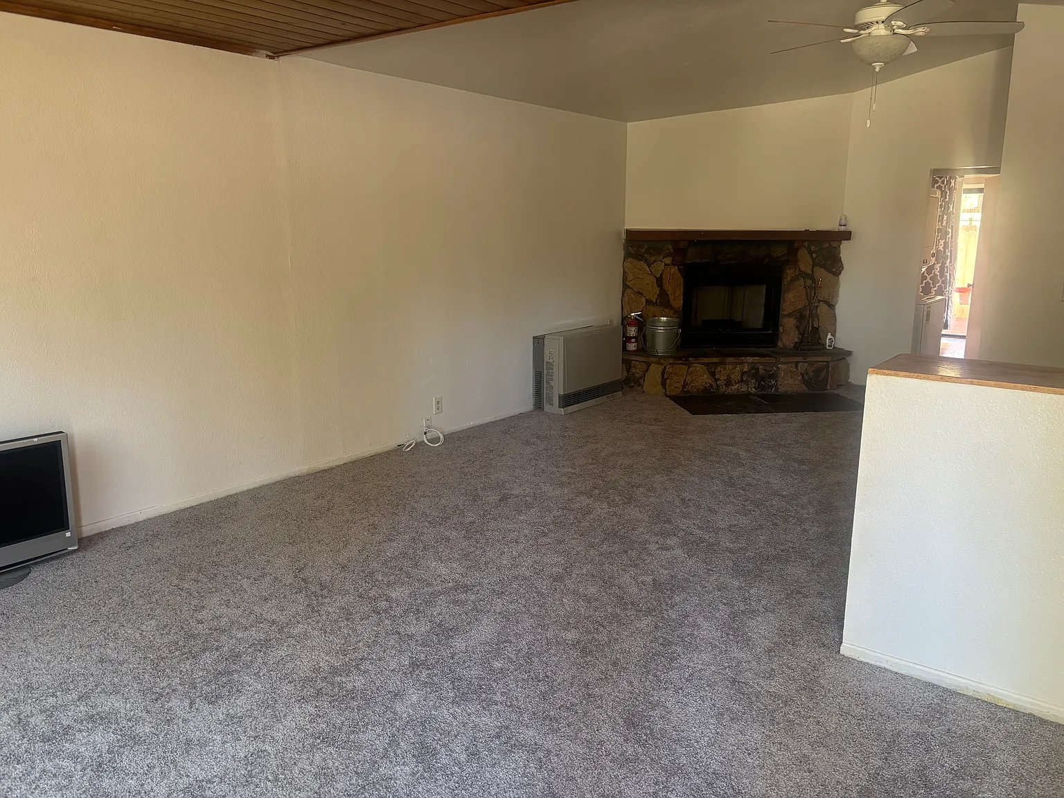 2 bed, 817 sqft, $1,400 — Photo 2