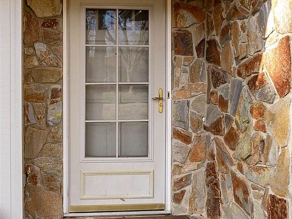 5th image of 126 Len Ct