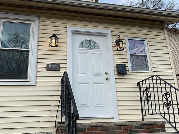 Welcome with mudroom entry