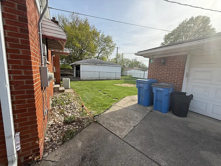 4176 Williams St — Photo 5