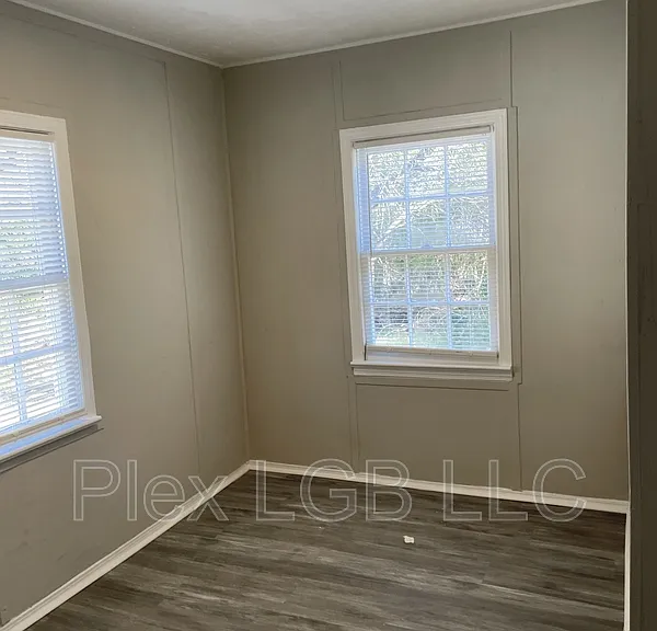 112 Oak Ln — Photo 4