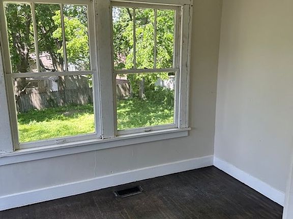 5th image of 930 S Washington Ave