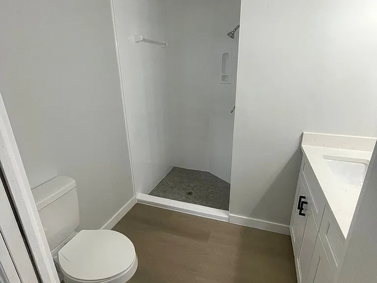 2546 Granada Ave #B — Photo 8