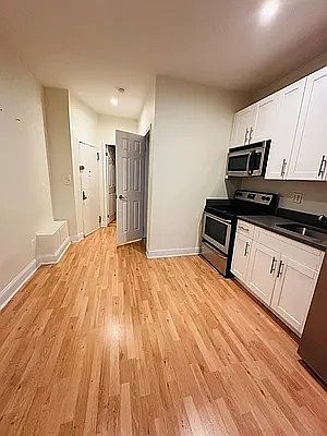 1st image of 347 W 16th St #L1a