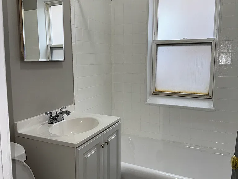 6818-2 N Wayne Ave #208 — Photo 3