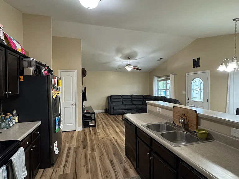 257 Rowland Dr — Photo 5
