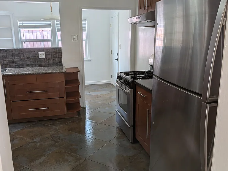 2401 Lomita Verde Dr — Photo 8