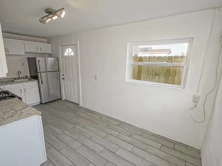 2107 Clouet St — Photo 5