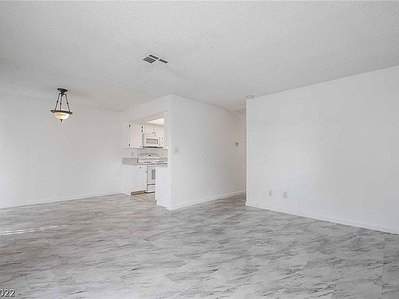 5th image of 1020 Willow Tree Dr Unit D