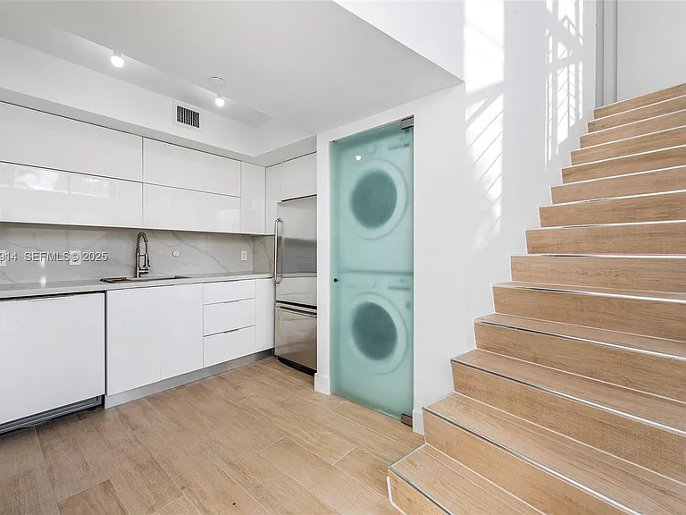 221 Jefferson Ave #2 — Photo 6