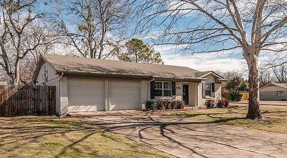 3rd image of 1300 Wisteria Way