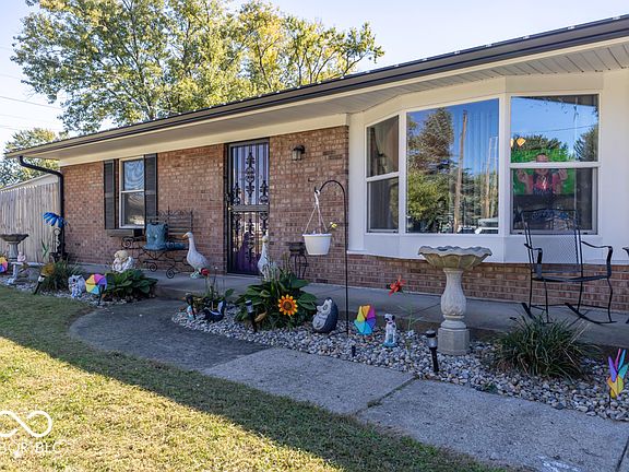 3rd image of 2521 Shakespeare Dr