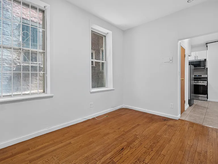 631 E 11th St #3 — Photo 12