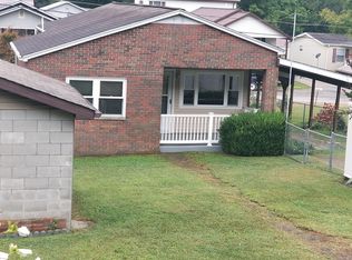 231 Center St, Clay, WV 25043