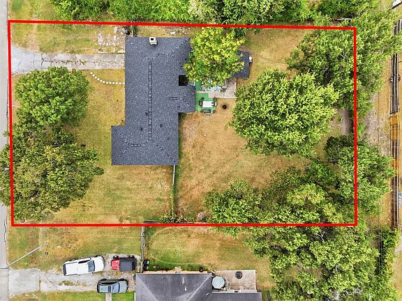 3rd image of 618 S Shady Ln