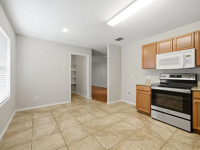 712 Preston Dr — Photo 12