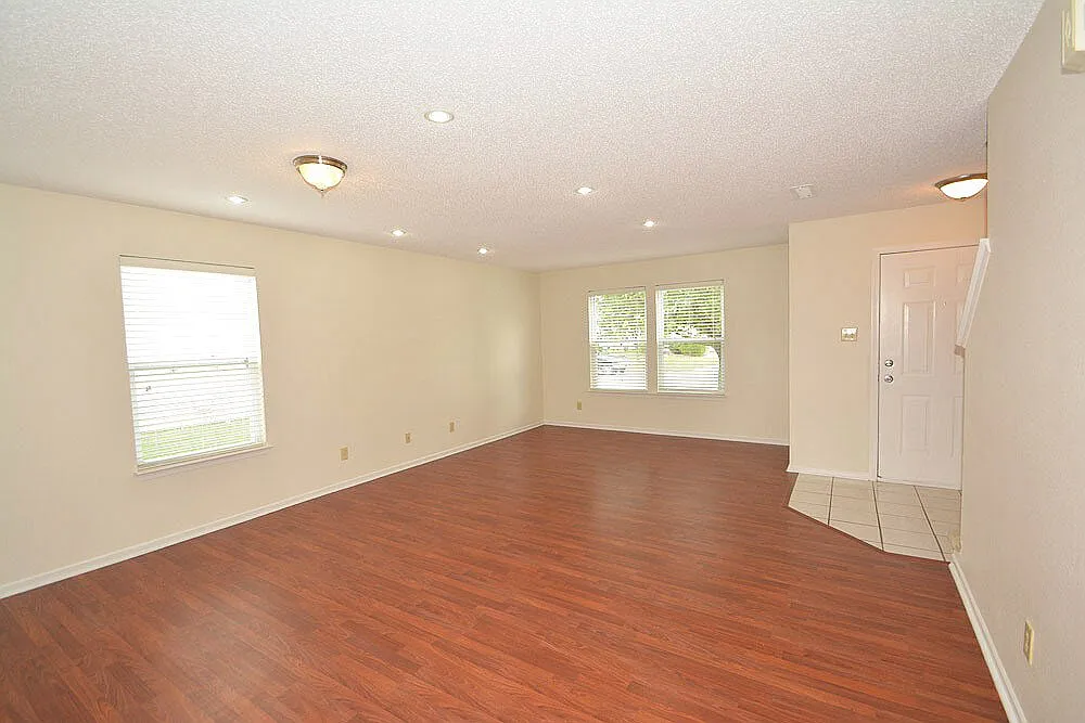 4 bed, 2.5 bath, 2444 sqft, $3,100 — Photo 3