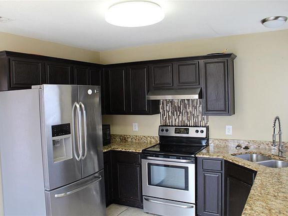 5th image of 3228 Rosebank Dr