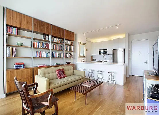 Sold by Warburg | media 8