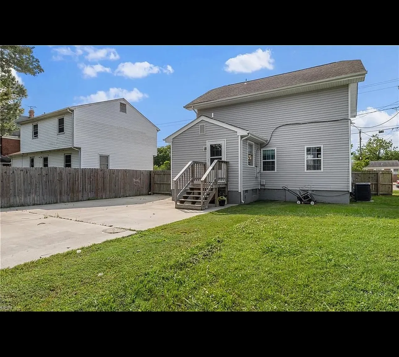 3 bed, 1.5 bath, 1388 sqft, $2,200 — Photo 2