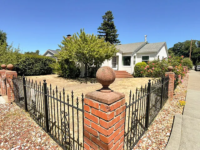 3 bed, 1450 sqft, $4,095 — Photo 1