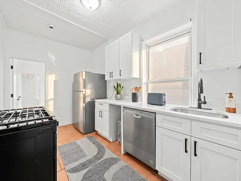 219 Kingsland Ave #16 — Photo 2