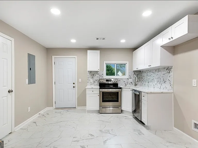 2502 Park Dr — Photo 3