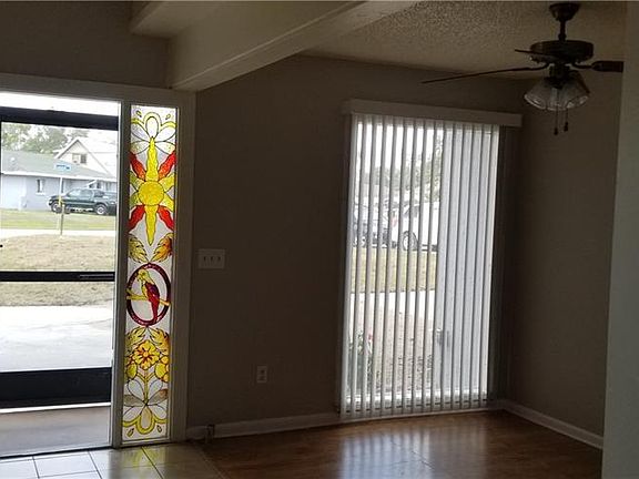 4th image of 17554 Dumont Dr