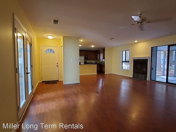 3rd image of 16 Broomsedge Ct