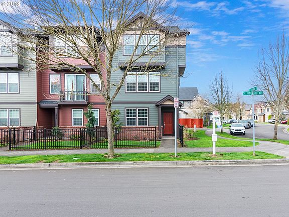 2nd image of 3519 SE Ironwood Ave
