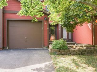 12 Broxbourne Dr, Fairport, NY 14450