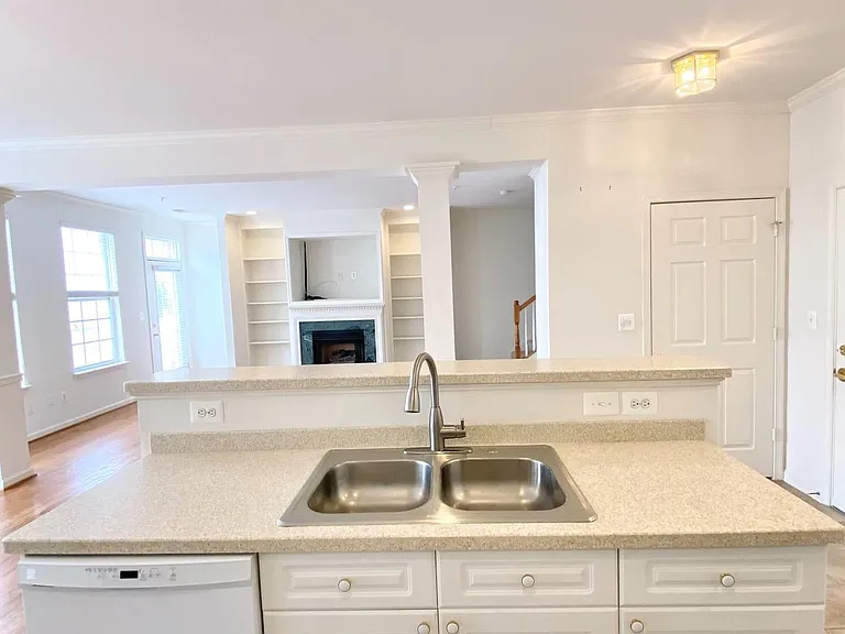 2663 Manhattan Pl #304 — Photo 31