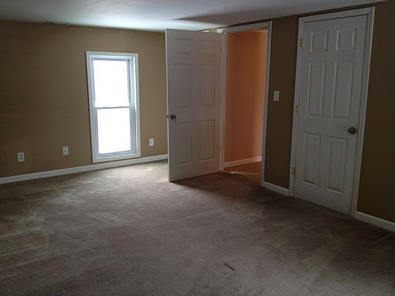 3rd image of 27 Hickory St