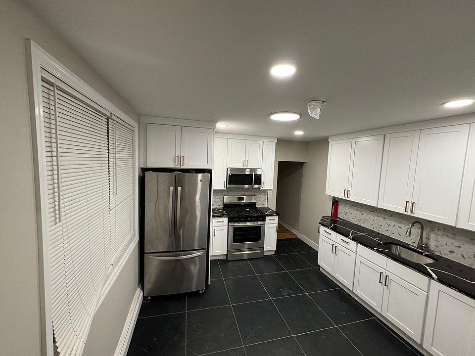 1st image of 232 John St #1R