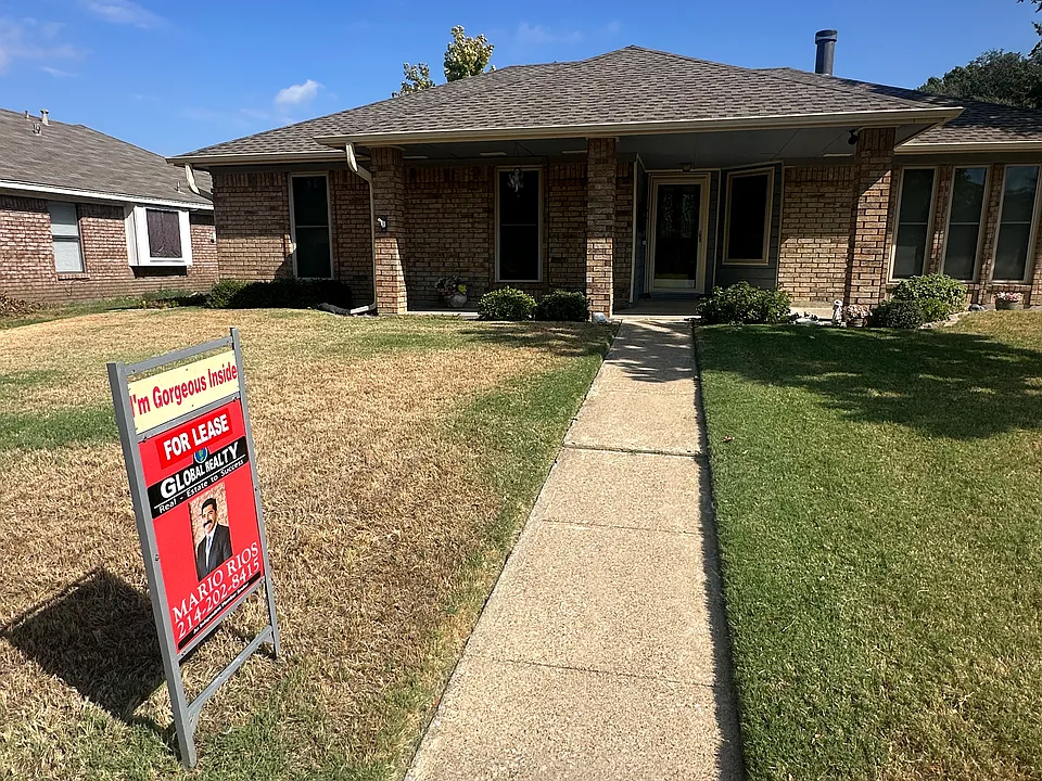 1323 Flameleaf Dr