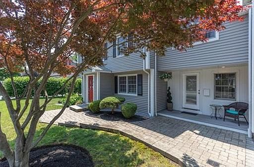 2nd image of 8 Flanders Ln