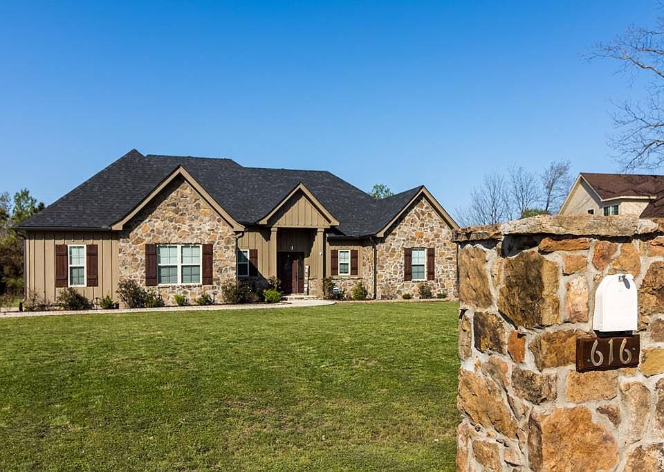 1st image of 616 Robinson Dr