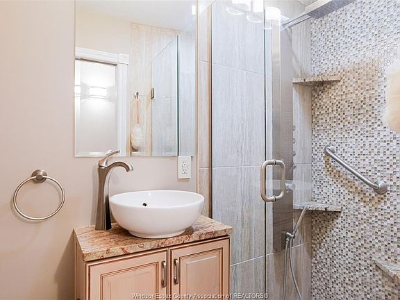3rd image of 395 Tuscany Cres