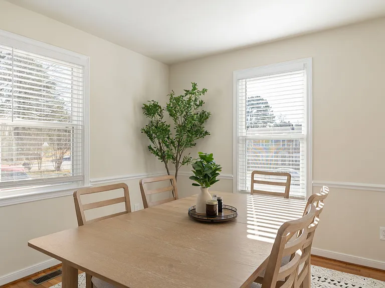 8702 Claymont Dr — Photo 25