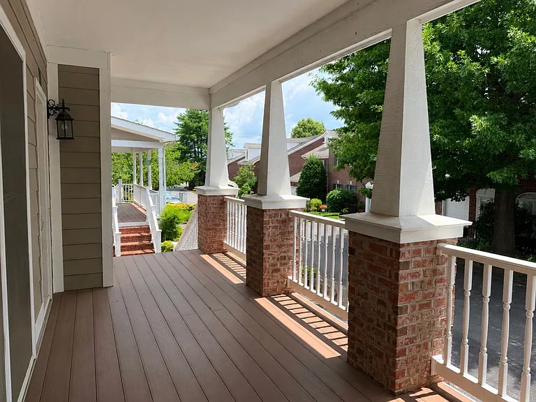 10 Charleston Ct — Photo 3