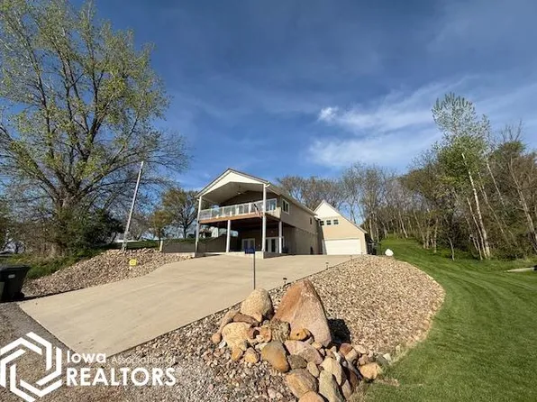 1299 Lakeshore Dr, Brooklyn, IA 52211