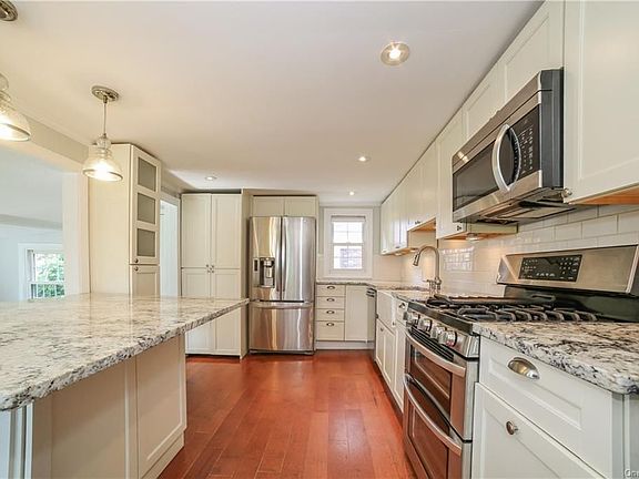 3rd image of 216 Union Ave